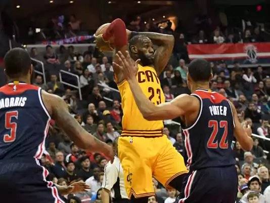 LeBron James, Cavs snap Wizards winning streak in OT thriller
