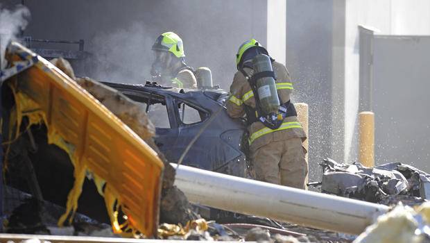 Plane carrying 5 people crashes into Australian shopping mall