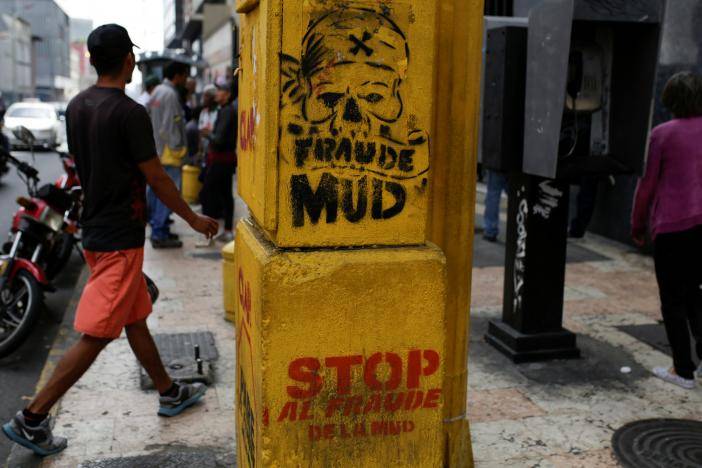 Venezuela opposition parties fear election ban as Socialists dig in