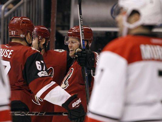 Hurricanes beat Coyotes 2-1 to end 4-game slide