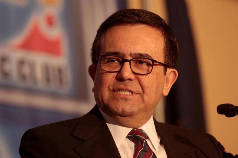 Mexico warns firms not in their interest to build border wall