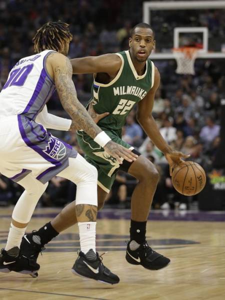 Antetokounmpo 32 points lead Bucks over Kings 116-98