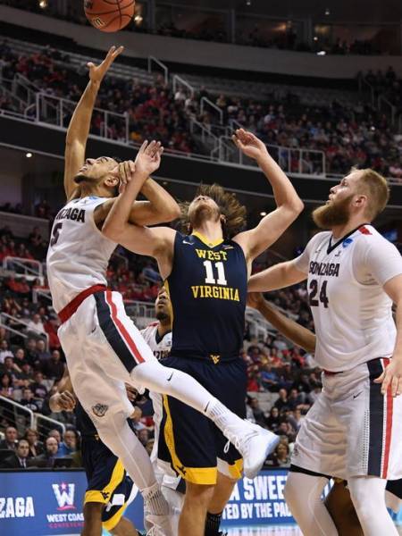 No. 1 Gonzaga knocks out No. 4 West Virginia, advances to Elite 8