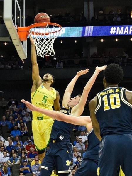 No. 3 Oregon ends Michigan emotional run to advance to Elite Eight