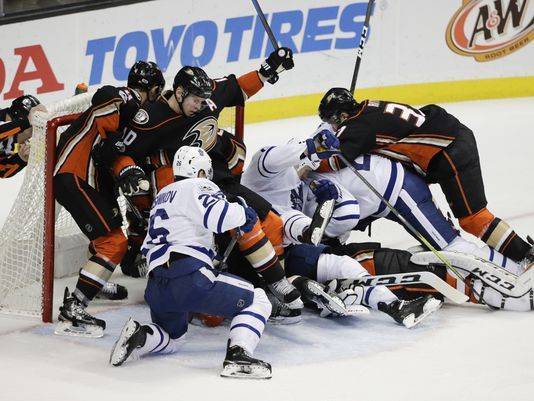Rakell scores twice as Ducks beat Maple Leafs 5-2