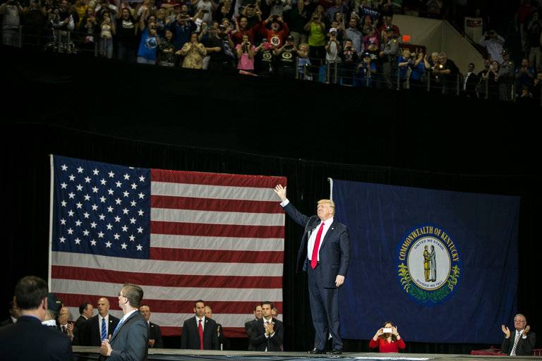 Trump, Embattled in Washington, Recharges Among Fans in Kentucky