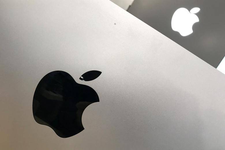 Apple considers bidding for big stake in Toshiba chip business