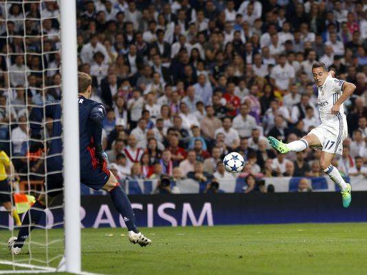 Bayern Neuer out for rest of season with foot fracture