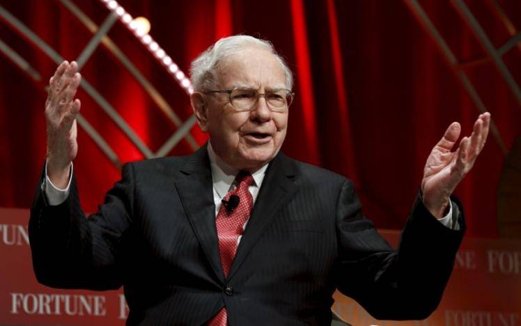 Buffett likely voted shares to back Wells Fargo board