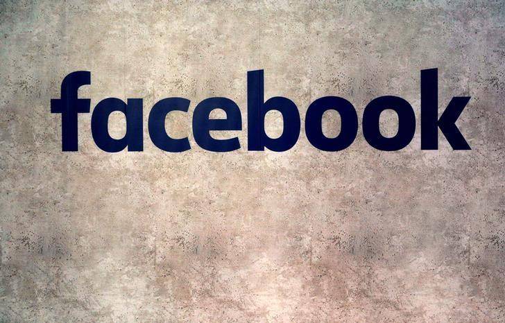 Facebook cracks down on 30,000 fake accounts in France