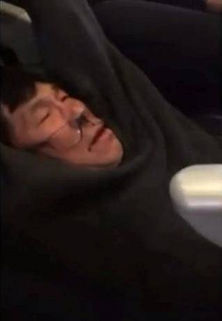 Fury in Vietnam over United passenger dragged from plane