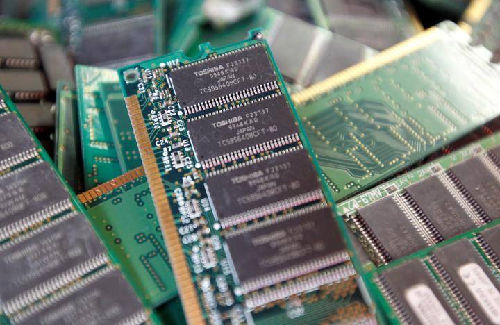 Investors, South Korean tech suppliers brush off North Korea threat