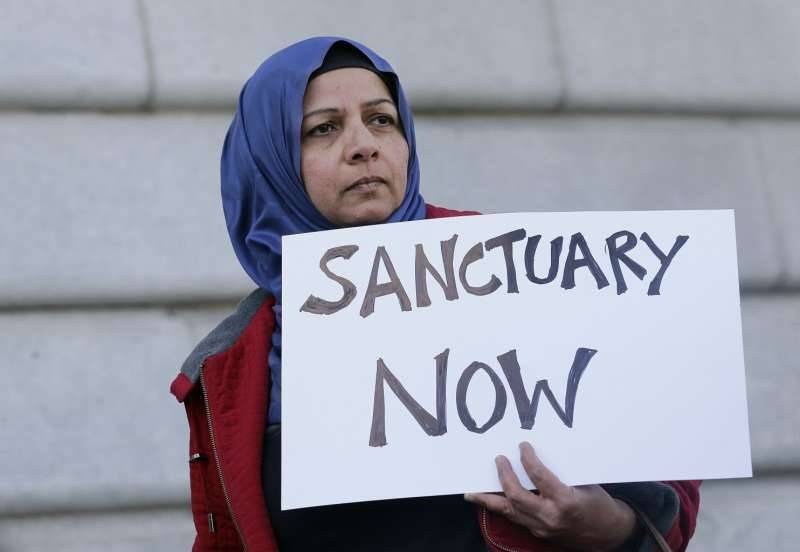 Justice Dept. warns sanctuary cities in immigration fight
