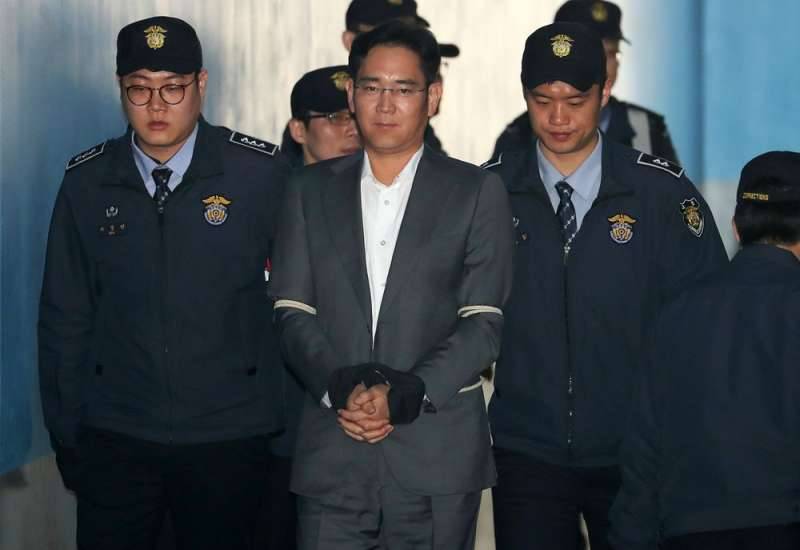 Prosecutors Cite 39 Notebooks of Evidence in Samsung Graft Trial