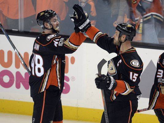 Ryan Getzlaf leads Ducks past Flames in series opener