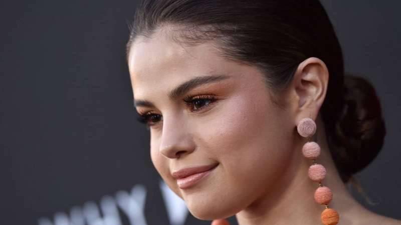 SELENA GOMEZ GOT MATCHING TATTOOS WITH TWO 13 REASONS WHY STARS