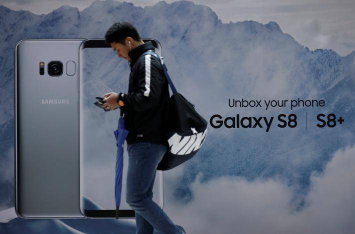 Samsung tips best quarterly profit in over three years as chips soar