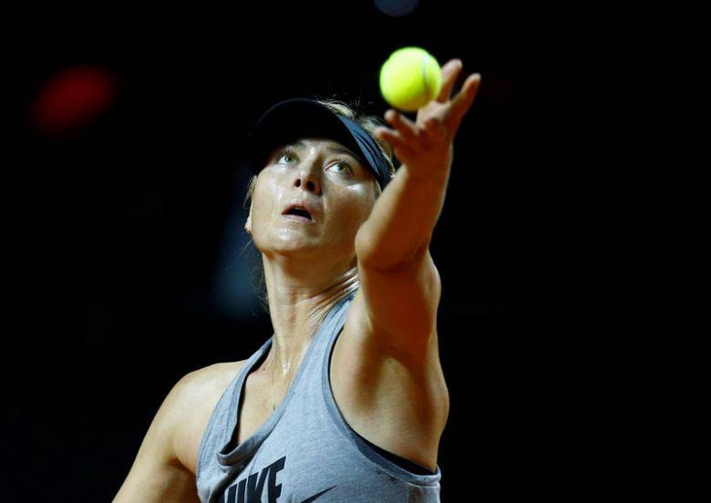 Smooth Sharapova cruises into Stuttgart semis