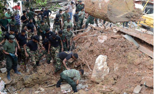 Sri Lanka rubbish dump collapse kills 16