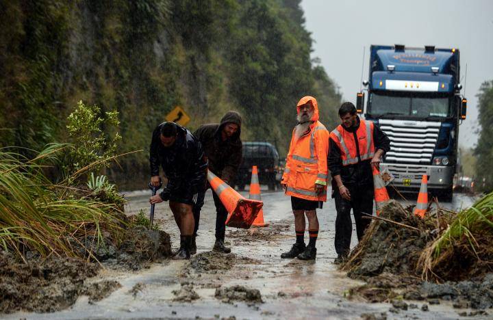 Thousands evacuated in New Zealand amid Cyclone Debbie floods