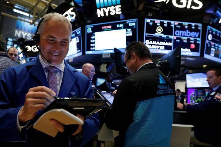 U.S. stocks futures rally after centrist takes first round in French election