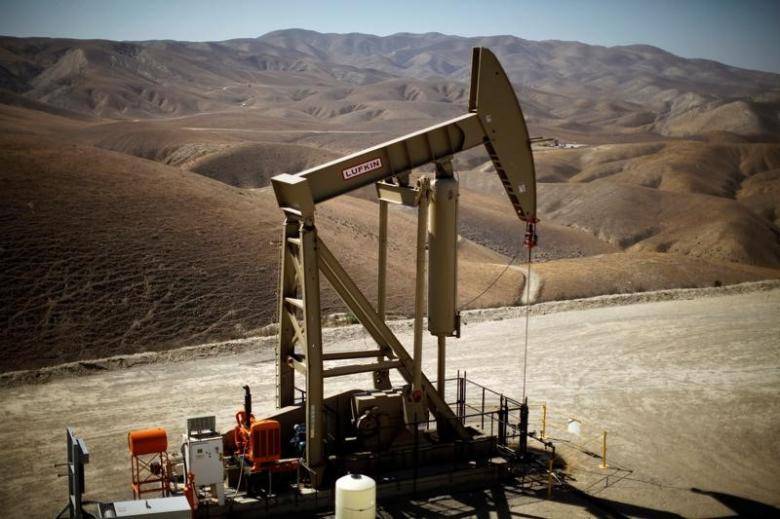 Undaunted by oil bust, financiers pour billions into U.S. shale