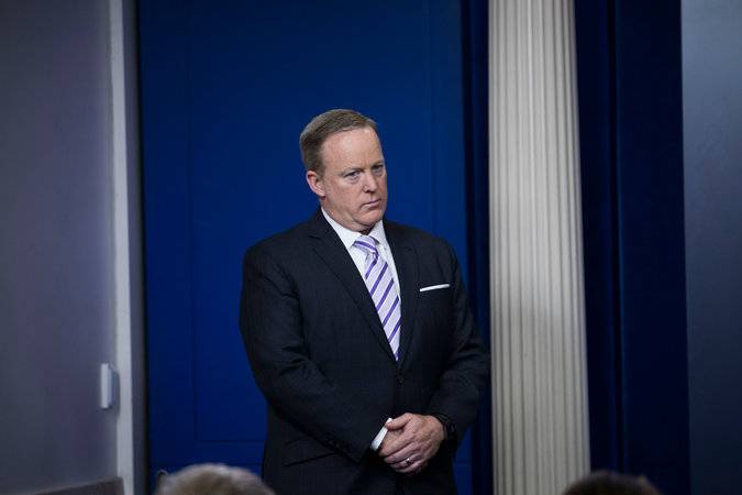 At a Besieged White House, Tempers Flare and Confusion Swirls