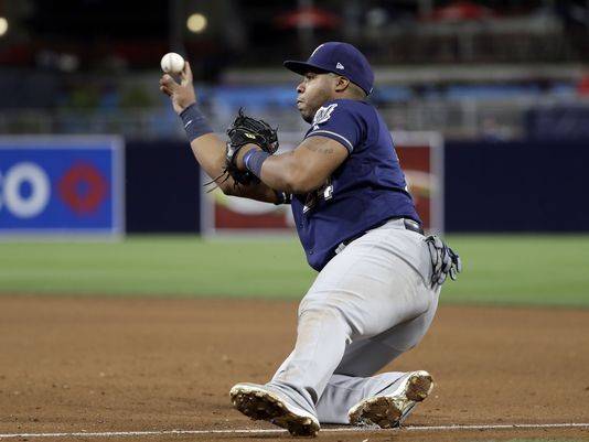 Bandy lifts Brewers over Padres, to top of NL Central