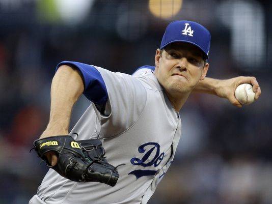 Belt homers again as Giants stay hot, beat Dodgers 2-1 