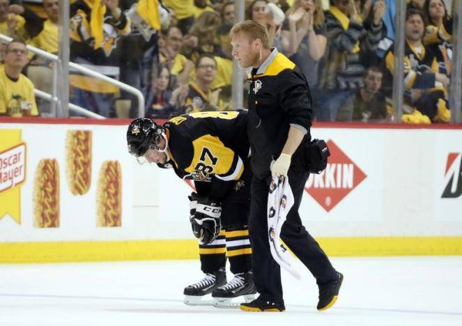 Crosby skates with Penguins team mates days after concussion
