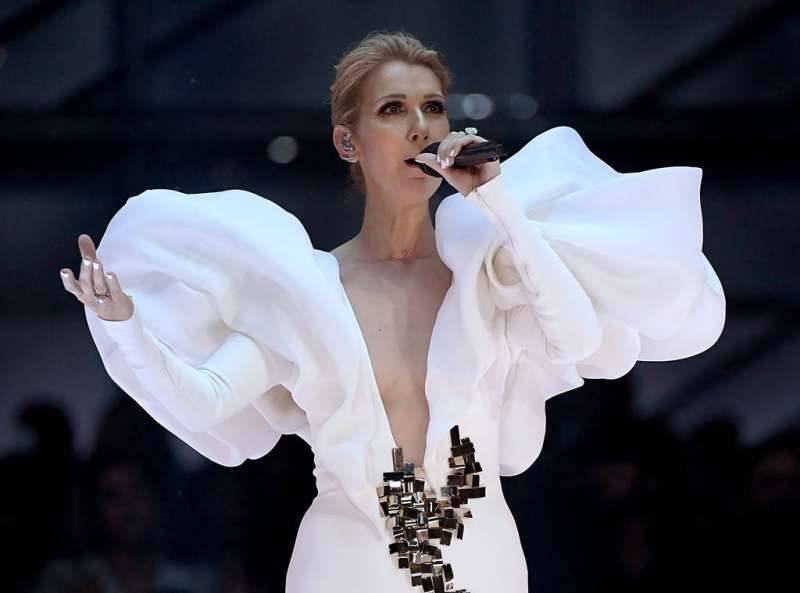 Céline Dion Pays Tribute to Titanic in Emotional Billboard Music Awards Performance