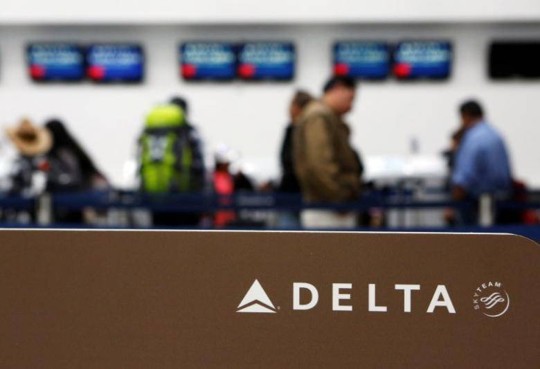 Delta apologizes for forcing family off flight
