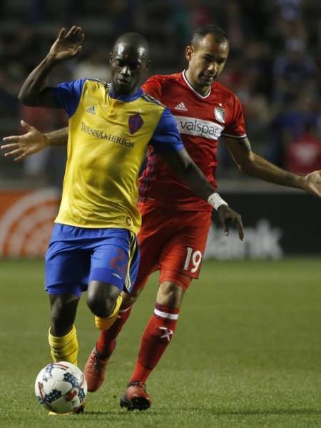 Fernandes hat-trick lifts KC over Seattle