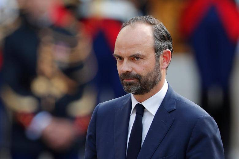 French right torn apart as Macron, PM prepare to name government