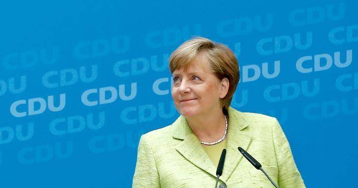 Merkel’s conservatives could govern with Greens, FDP-German poll