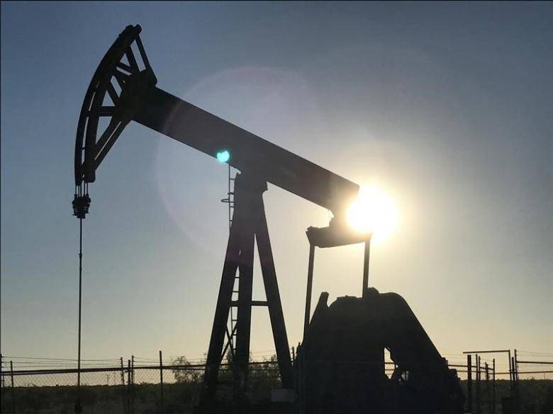 Oil slips on oversupply worries despite OPEC deal