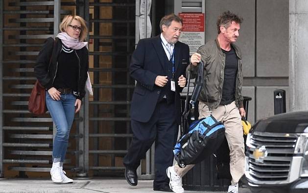 Sean Penn Reunites With Ex-Wife Robin Wright in New York City