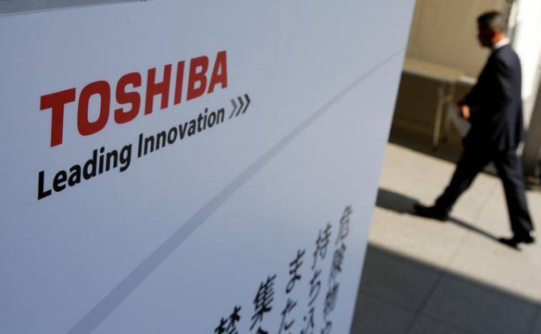 Toshiba ups ante in chip unit sale with attack on Western Digital