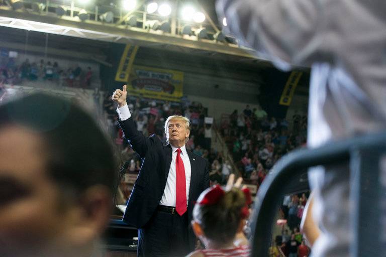 Trump Very Friendly Talk With Duterte Stuns Aides and Critics Alike