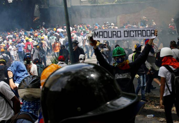 Venezuela protests rage, jailed Lopez supporters stage vigil