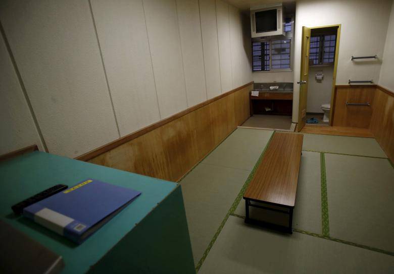 Vietnamese who died of stroke at Japan detention center left lying for hours: document