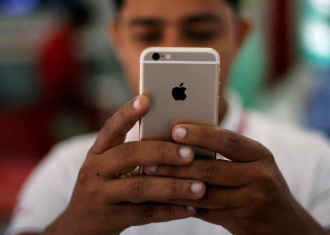 Apple’s iPhone turns 10, bumpy start forgotten