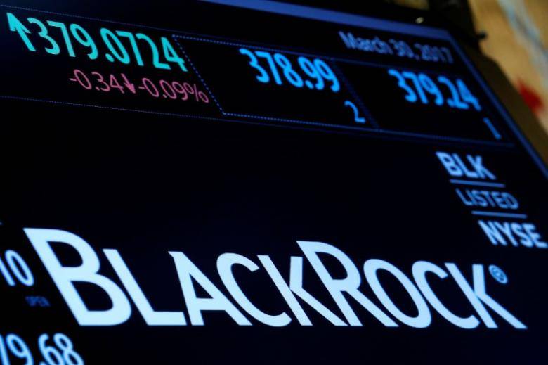 BlackRock urges Exxon to disclose more about climate change-related risks