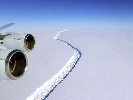 Massive crack in Antarctica ice shelf grows 11 miles in only 6 days