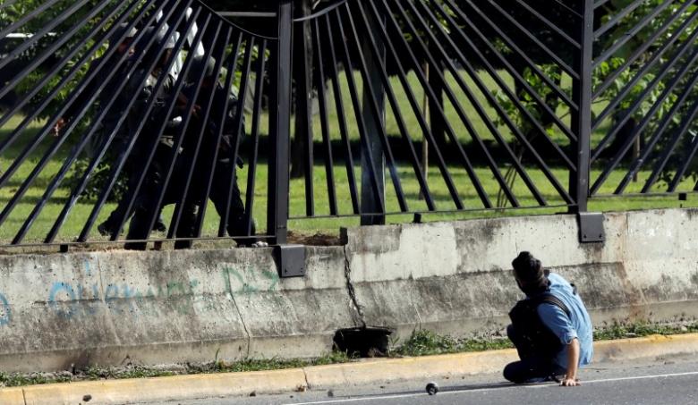 Slain Venezuelan protester’s father appeals to ‘friend’ Maduro