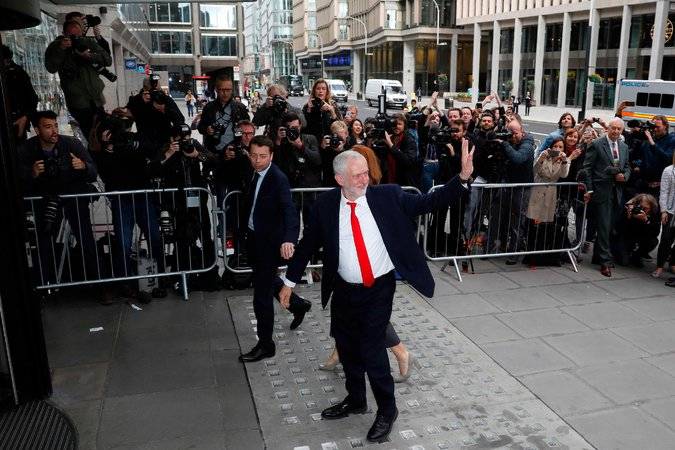 Theresa May Loses Overall Majority in U.K. Parliament