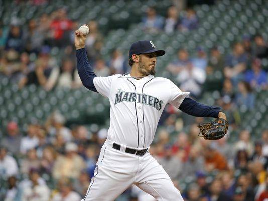 Twins take advantage of Cano’s errors, beat Mariners 2-1