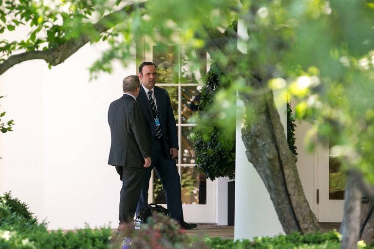 White House Official’s Political Tweet Was Illegal, Agency Says