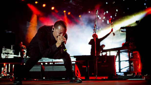 Linkin Park Honors Chester Bennington With Heartbreaking Photo Surrounded By Adoring Fans