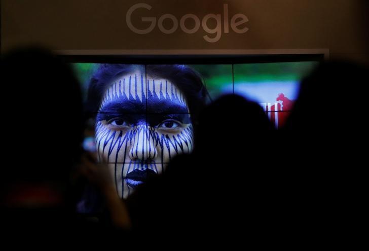 Google Earth to let users post stories, photos in coming years